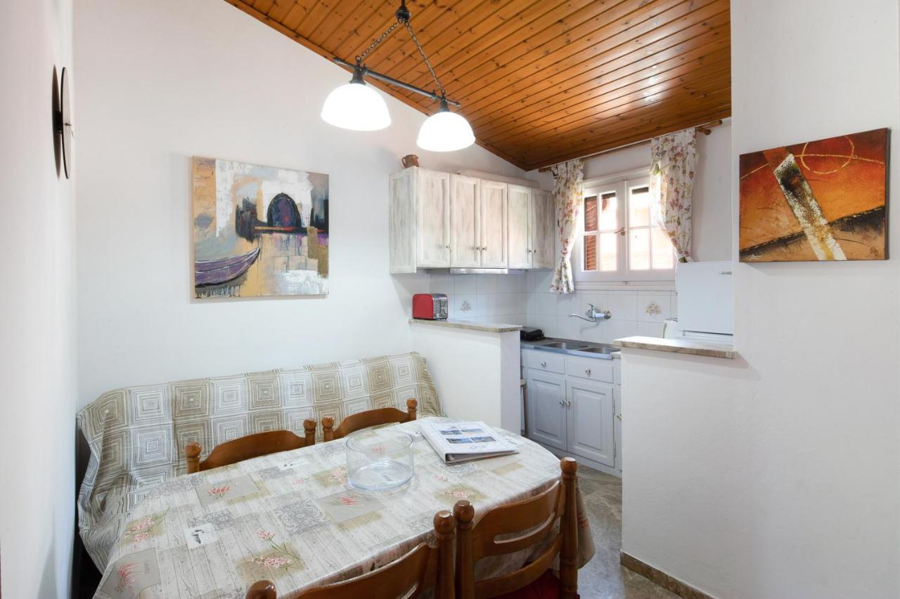 Amalia Cottages Agios Gordios  Esterno foto